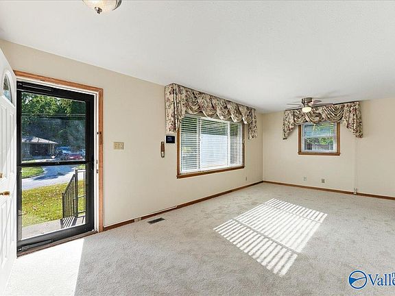 5th image of 3203 Sweetbriar Rd NW