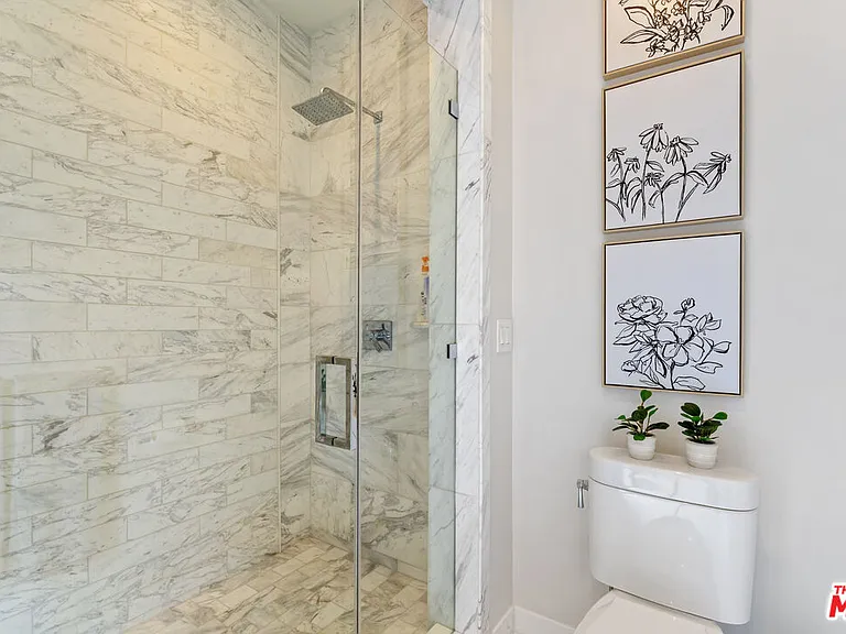 6459 Rodgerton Dr — Photo 47