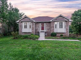 914 N Countrywood Rd, Adams, TN 37010