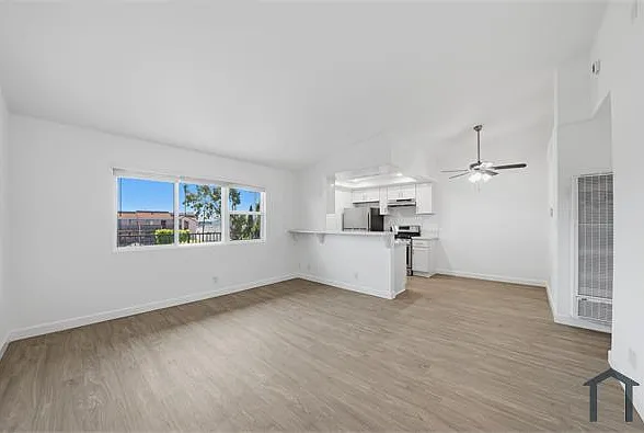 1071 Junipero Ave #302 — Photo 4