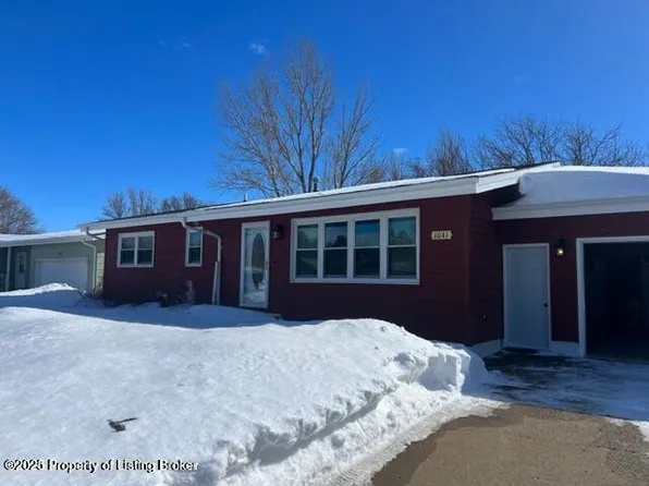 1041 13th St W, Dickinson, ND 58601