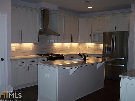 4th image of 16 Greywood Ln