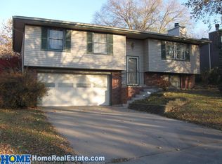 6040 Queens Dr, Lincoln, NE 68516