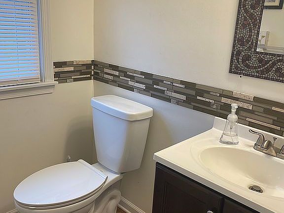 4th image of 611 Coralberry Ct