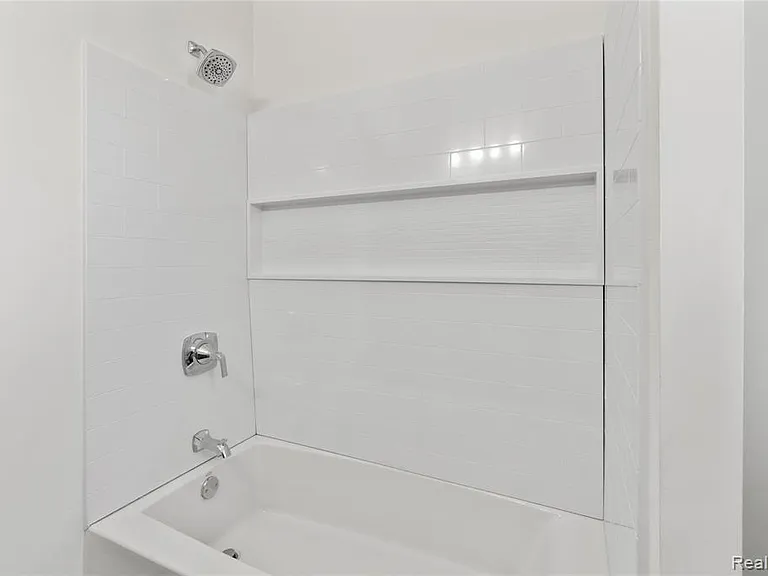 70 Clairmount St #2B — Photo 6