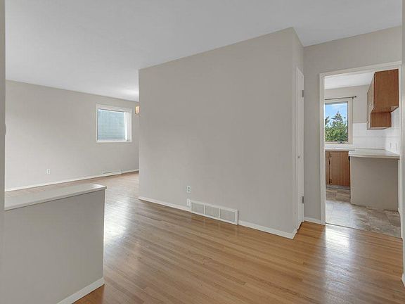 3rd image of 3136 W 46th St SW