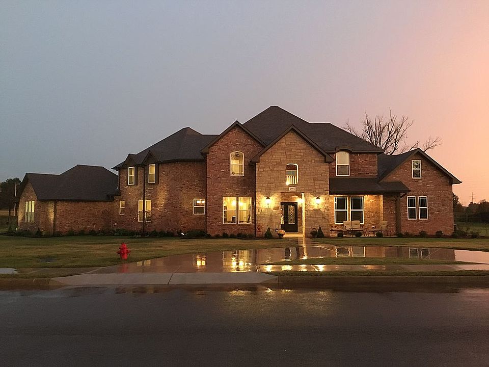 2nd image of 2957 Cambridge Cir