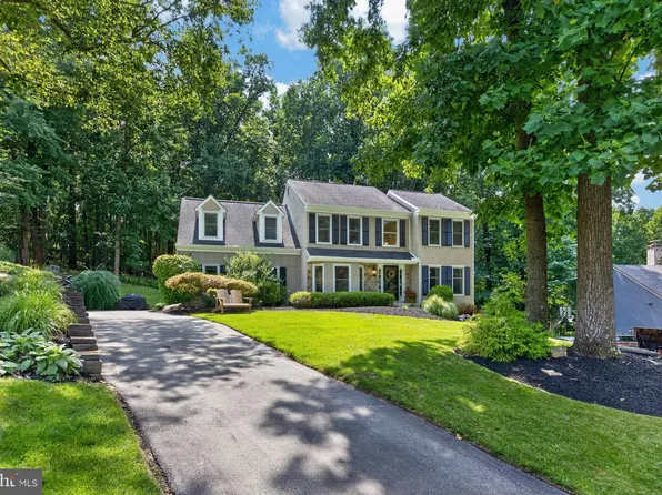 204 Buttonwood Dr, Downingtown, PA 19335