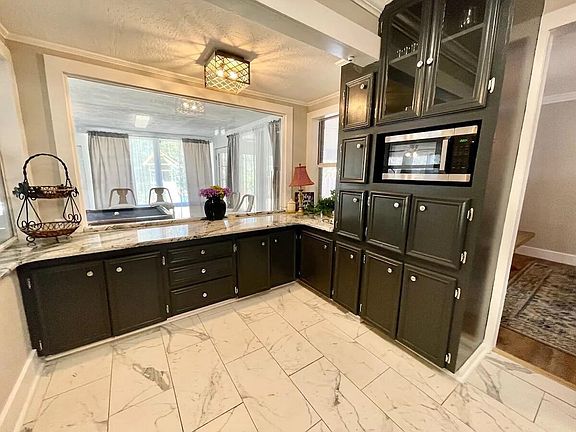 3rd image of 107 Beverly Ln