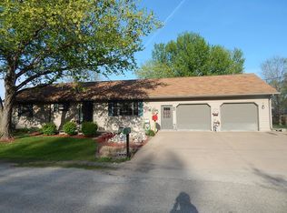 702 S 9th St, Keithsburg, IL 61442