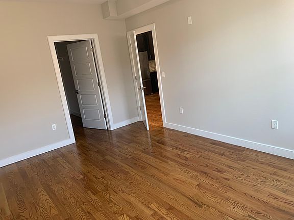 5th image of 124 Polk St #202