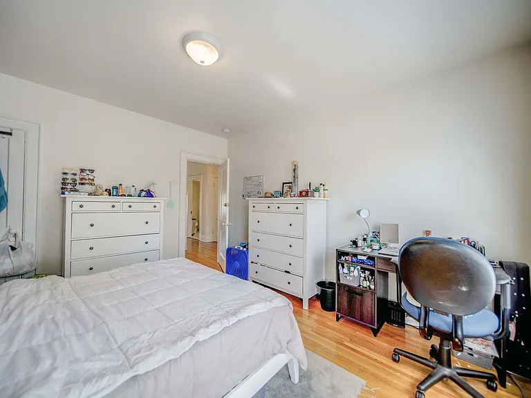 2405 Summit St — Photo 33