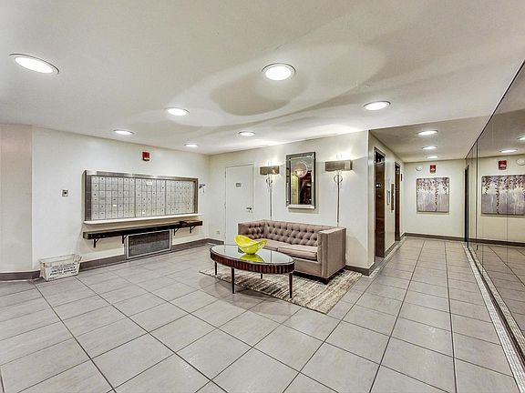 3rd image of 1339 N Dearborn St APT 16D