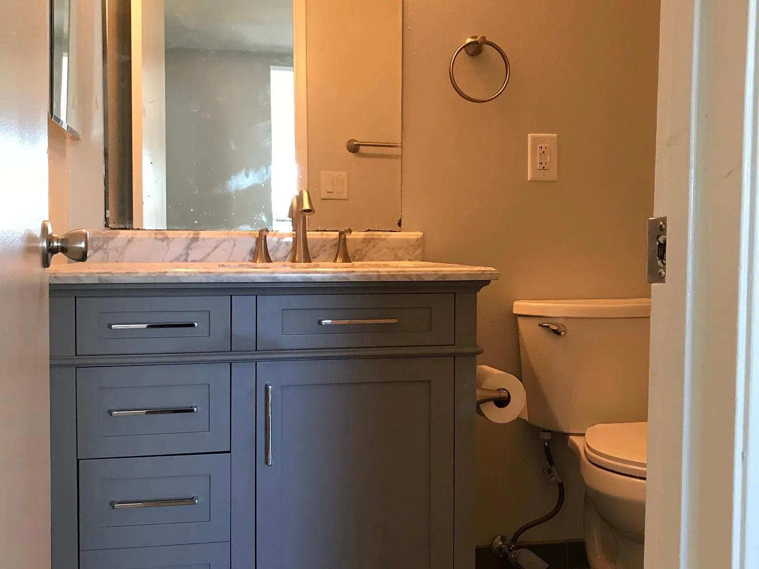 2 bed, 950 sqft, $4,290 — Photo 3