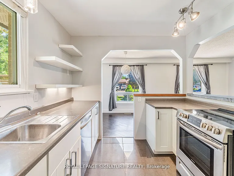 4 Patricia Ave #UPPER — Photo 20
