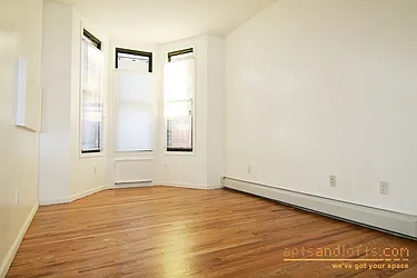 Rented by aptsandlofts.com