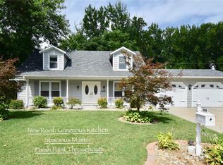 1969 Raintree Trl, Collinsville, IL 62234