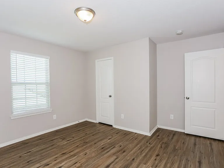 204 Bay St — Photo 15