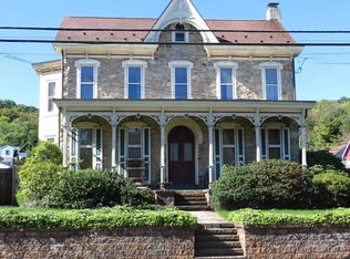 1689 S Main St, Bechtelsville, PA 19505