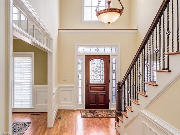 2nd image of 19 Beech Ridge Ct