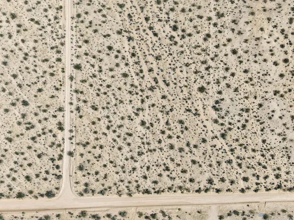 10 Sunny Sands Dr, Joshua Tree, CA 92252