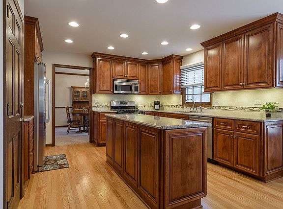 4th image of 620 Vicksburg Ct