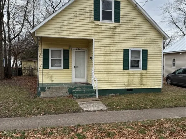 2521 Commercial Ave, Mattoon, IL 61938