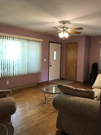 3rd image of 8 Parkway Dr
