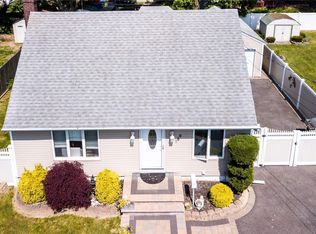 169 W 3rd St, Deer Park, NY 11729