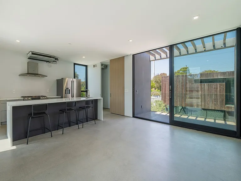762 Rosecrans Ave — Photo 35