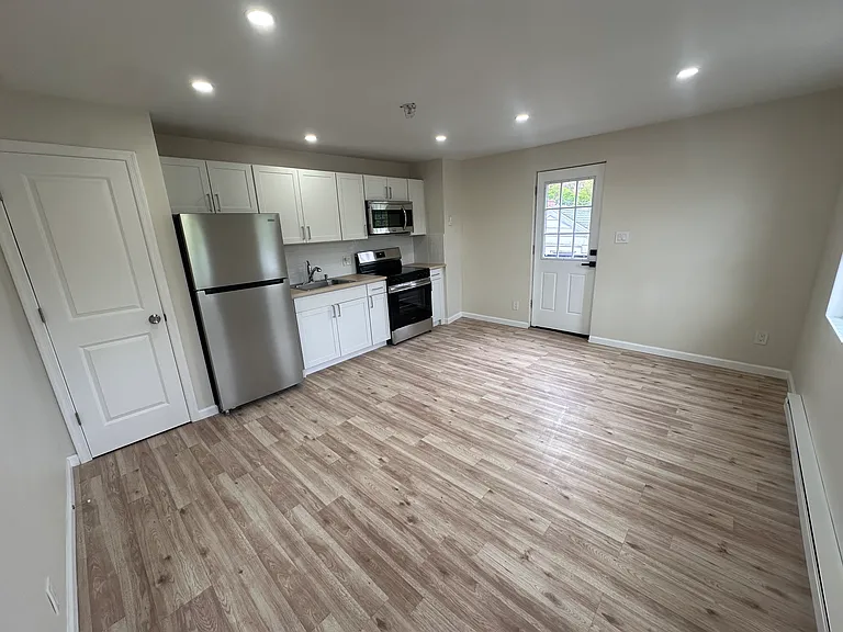 129 Pike St #5 — Photo 5