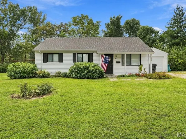 512 Eggering Dr, O'Fallon, MO 63366