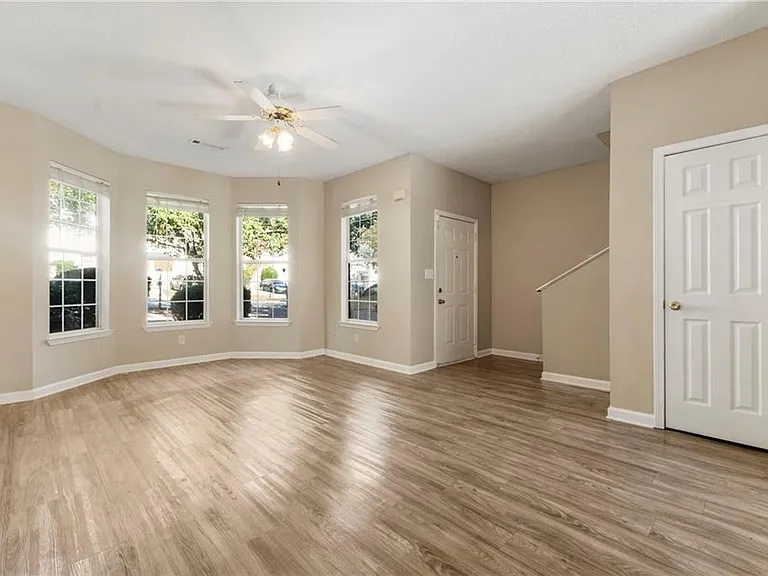 6750 Sunset Hills Blvd — Photo 4