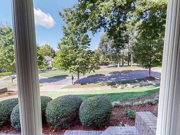 3rd image of 668 Ayrshire Cir
