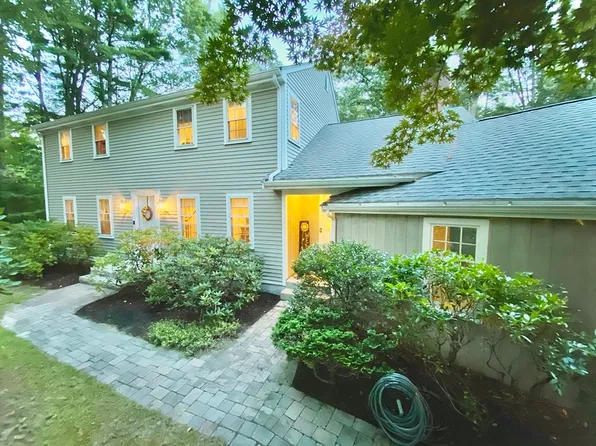220 Pond St, Hopkinton, MA 01748