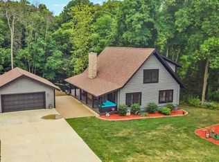 106 Orchard Dr, Denver, IA 50622