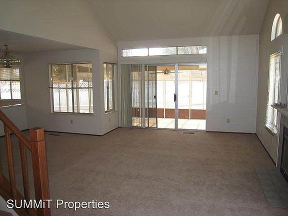 3rd image of 6084 Lakeview Cir