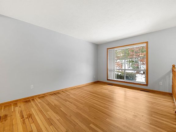 4th image of 103 Esta Rd