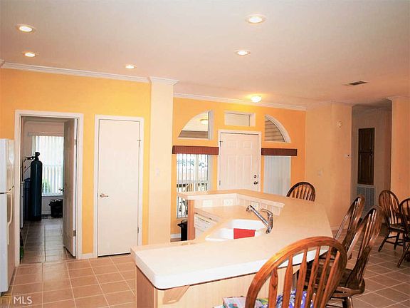 5th image of 221 Lakeview Cir #99