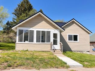58 Waupaca St, Clintonville, WI 54929