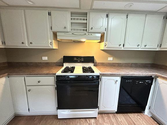 5th image of 14 Birch St #118