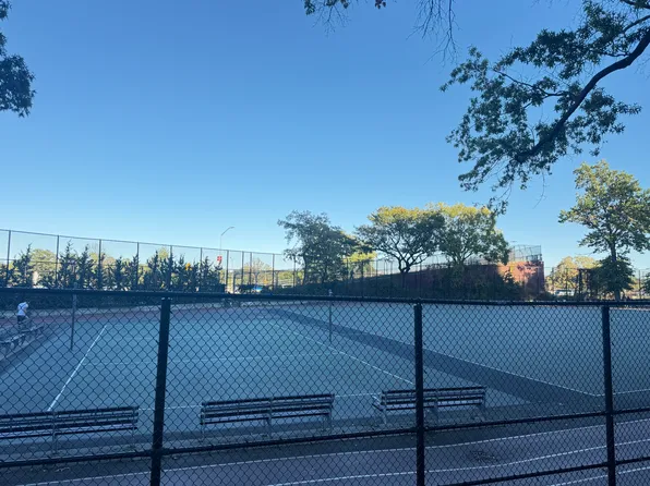 61-20 Grand Central Parkway image 21 of 22