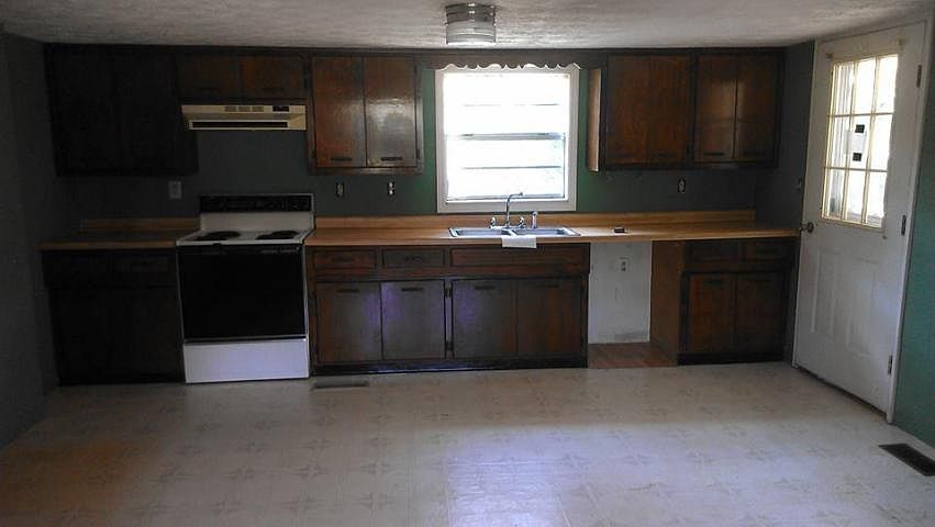 2nd image of 287 Bullard