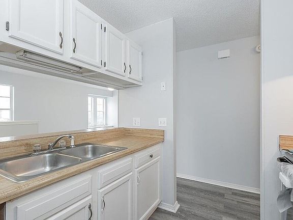 4th image of 7563 Southpointe Pl