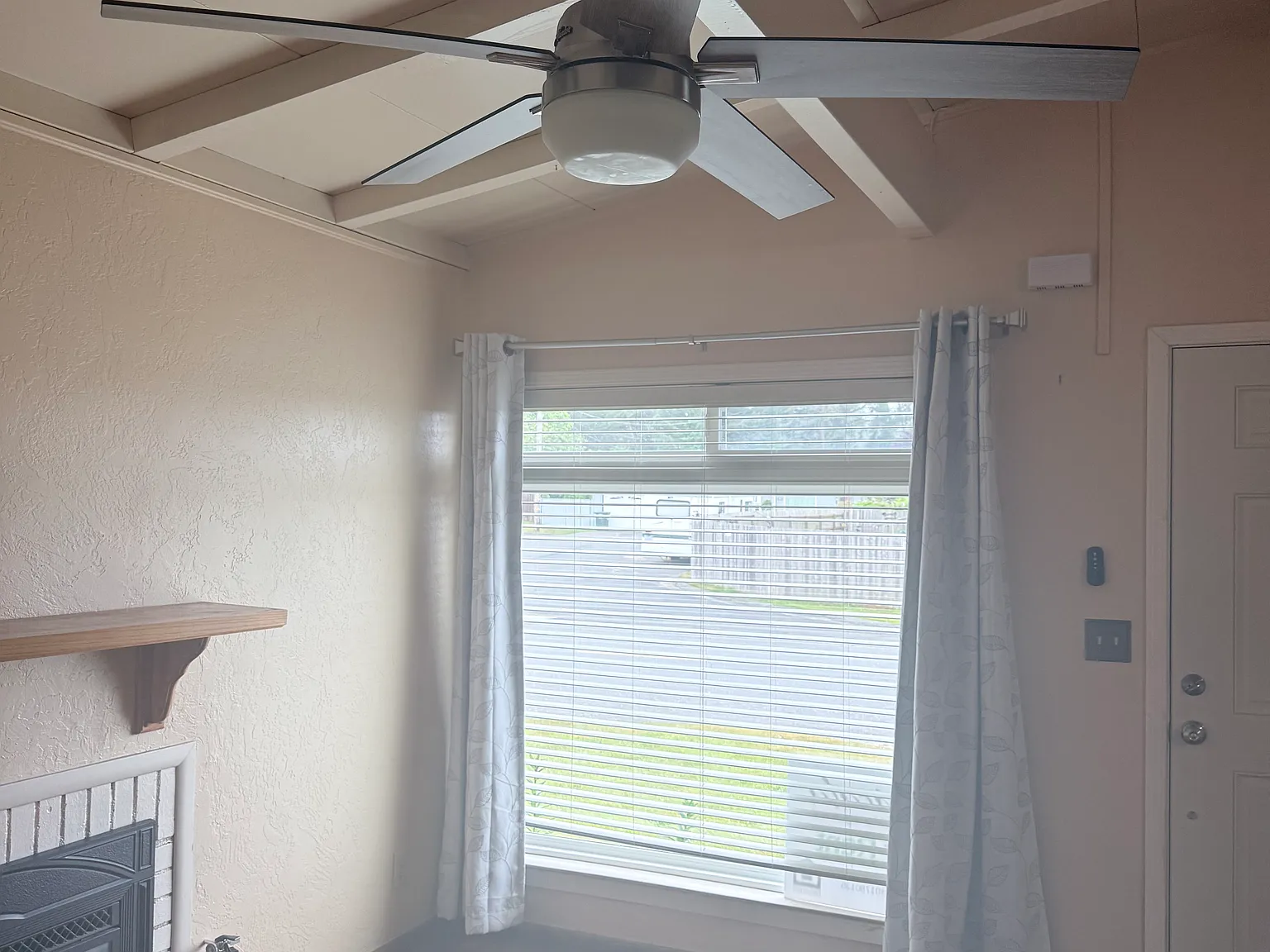 3 bed, 1428 sqft, $2,400 — Photo 4