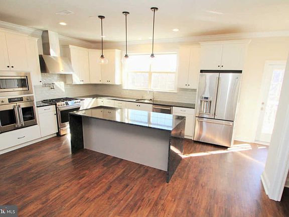 2nd image of 127 Moir Ave