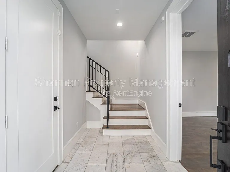 2221 Francis St — Photo 3