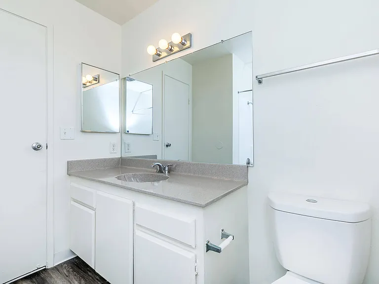Del Amo Apartment Homes — Photo 27
