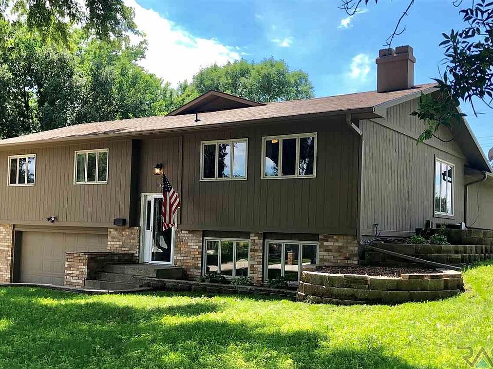 1st image of 837 N Maplewood Dr