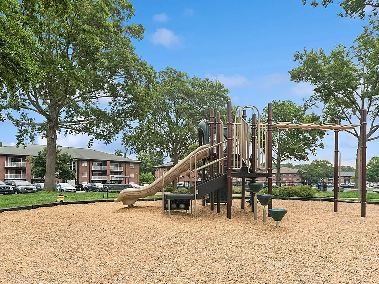 ReNew Waltham — Photo 32